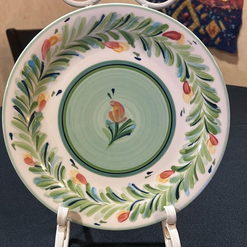 Hand painted dinner plate from Hospitality Collection SLAH - Provence